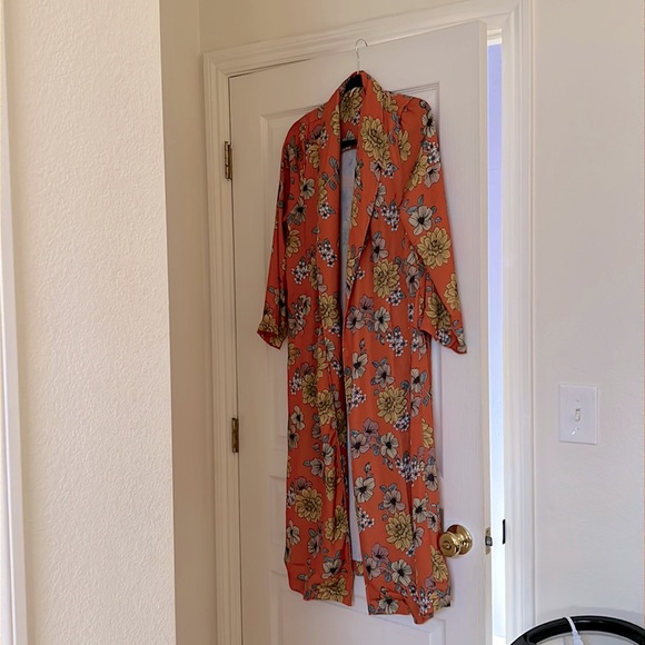 Madame Robe - Picture 1 of 2